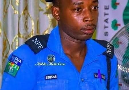 73933 police constable rewarded with hajj seat for returning missing 800 bta to katsina pilgrim