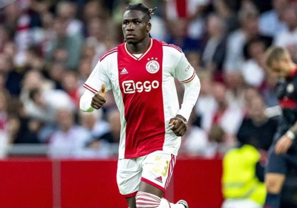 83827 transfer fulham table 15m bid for bassey