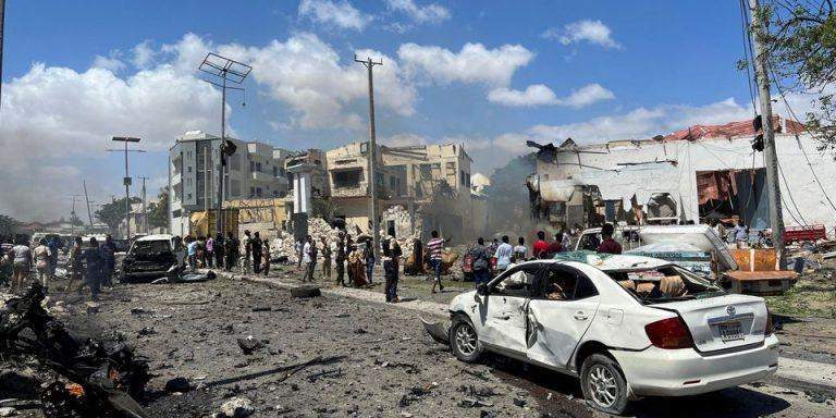 85509 suicide bomber kills 13 soldiers in somalia