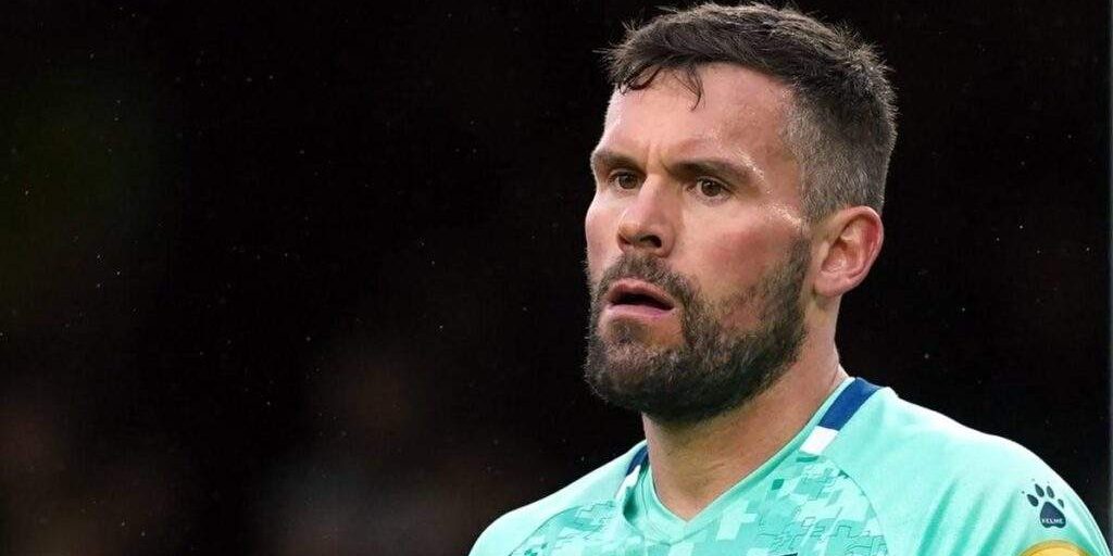 86151 hes rolls royce wrexhams ben foster hails man utd defender