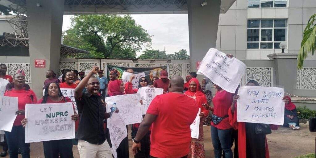 88374 penganssan protests shuts down offices in abuja 88374 penganssan protests shuts down offices in abuja