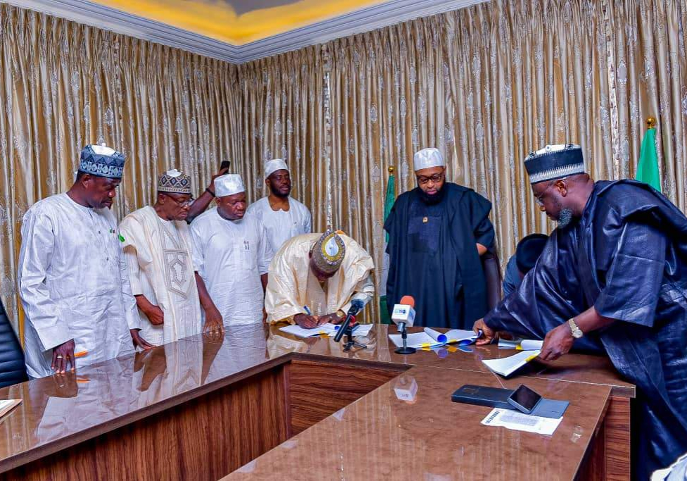 91887 niger state government to construct 556km road infrastructure project 91887 niger state government to construct 556km road infrastructure project