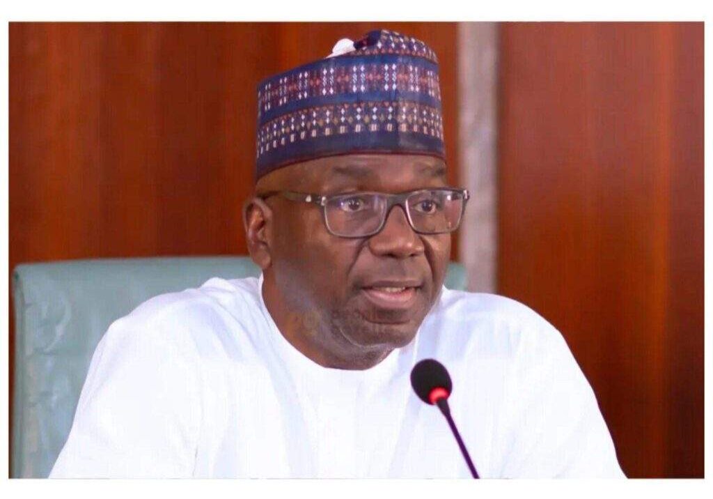 92329 gov abdulrazaq mourns former kwara military gov latinwo