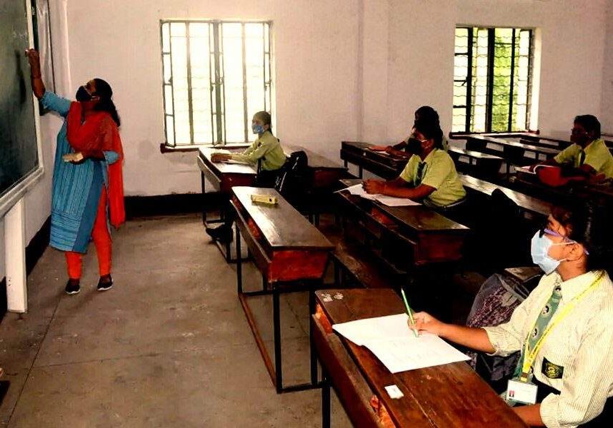 96430 school closures implemented in india amidst soaring cases of eye flu 96430 school closures implemented in india amidst soaring cases of eye flu