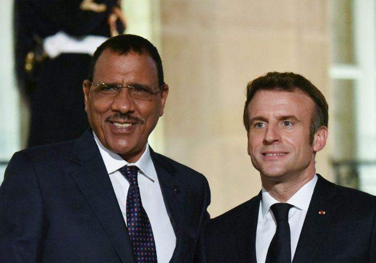 97408 niger coup french president urges restoration of democracy
