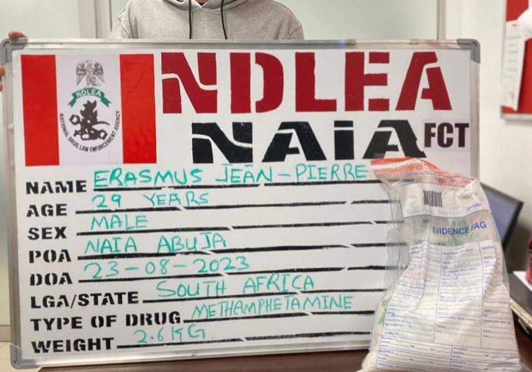 98624 south african arrested with mkpulu mmiri consignment at abuja airport 98624 south african arrested with mkpulu mmiri consignment at abuja airport