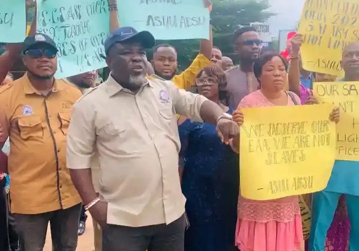 ASUU protests Federal government's refusal to implement agreement Address our plight now or expect strike - ASUU members tell Federal, Abia govt