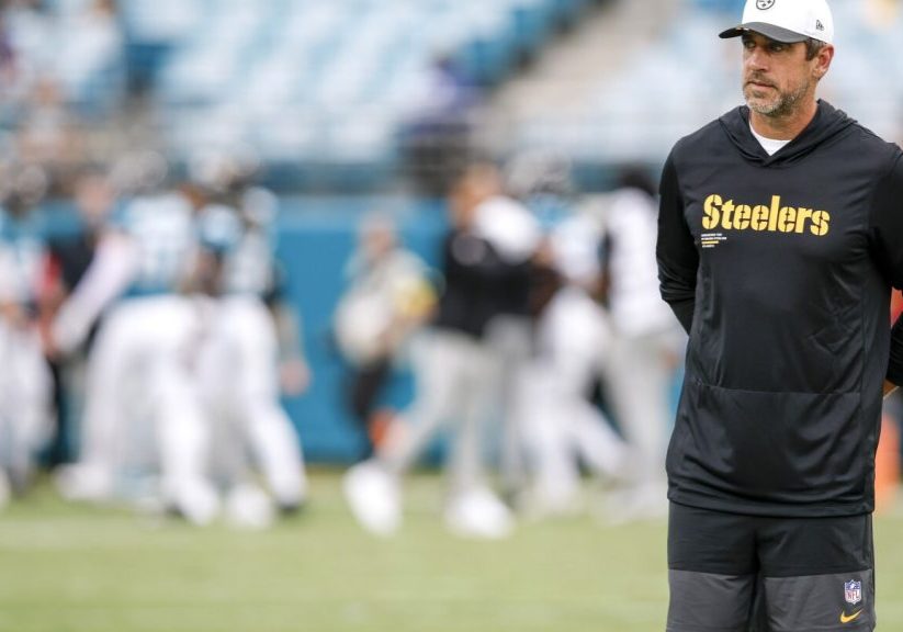 Aaron Rodgers will arrive in Pittsburgh to a "visit" later today