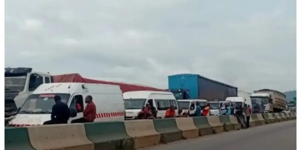 Abuja-Lokoja Highway Gridlock Eases with New Traffic Lane Abuja-Lokoja highway gridlock eases as FRSC opens 2nd lane
