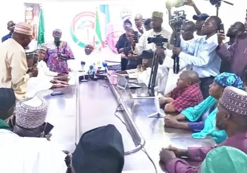 Adamawa PDP chairman, 21 LG leaders defect to APC — Daily Nigerian