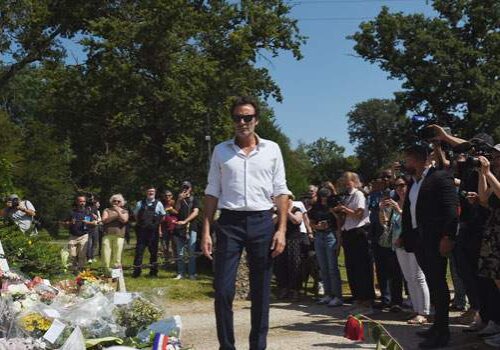 Alain Delon's Private Funeral Draws Thousands of Fans Alain Delon's Private Funeral Draws Thousands of Fans