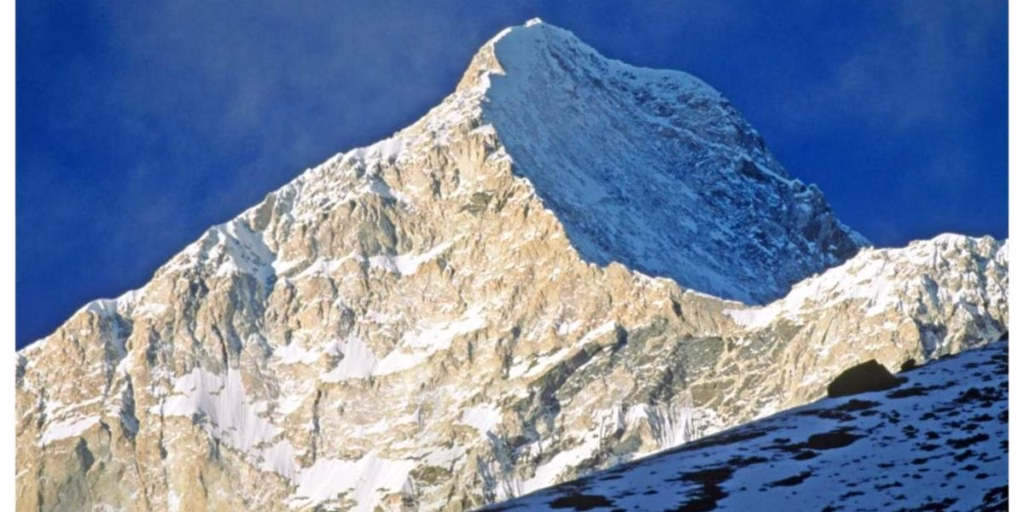 American Mountaineer Dies on Mount Makalu During Charity Climb American climber dies on world's fifth-highest peak in Nepal