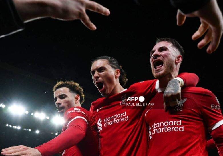 Arsenal and Manchester City Chase Liverpool in Title Race