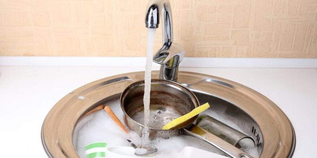 Avoid Damaging Your Cookware The Mistake of Filling a Hot Avoid Damaging Your Cookware The Mistake of Filling a Hot