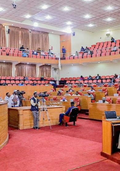 BREAKING: Lagos Assembly crisis: 35 lawmakers storm court