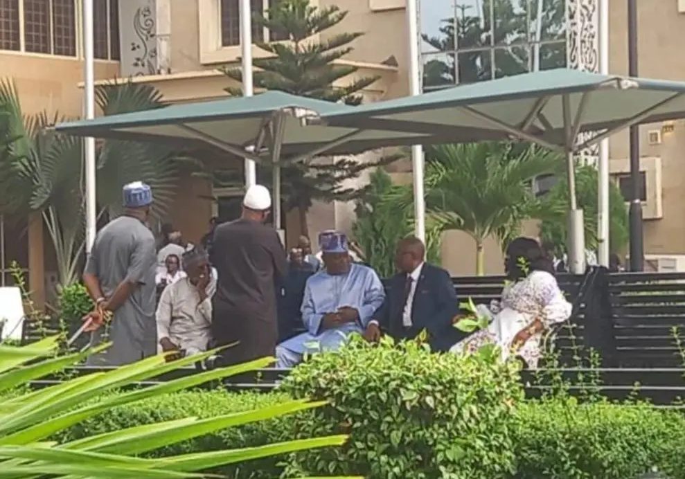 BREAKING: Obasa storms Lagos assembly, joins lawmakers' meeting outside chamber with Meranda