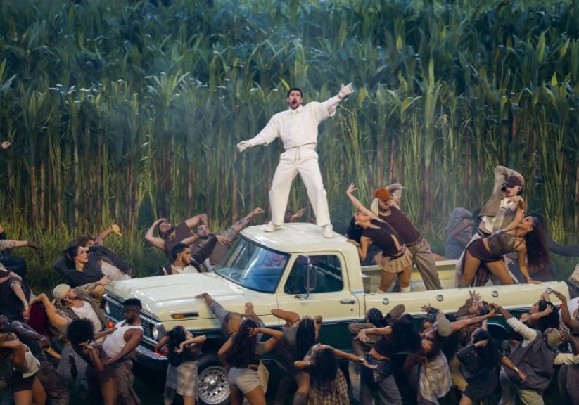 Bad Bunnys Super Bowl halftime show stuns the internet