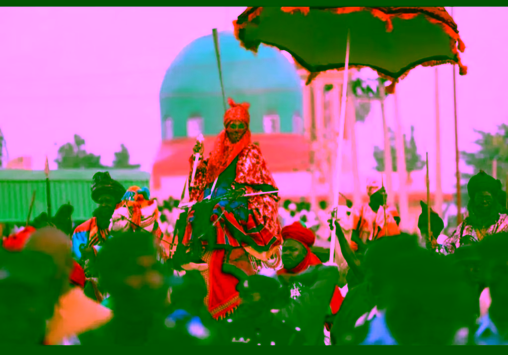 Ban on Durbar: Hundreds of Kano residents cheer Emir Sanusi Ban on Durbar: Hundreds of Kano residents cheer Emir Sanusi during Eid procession