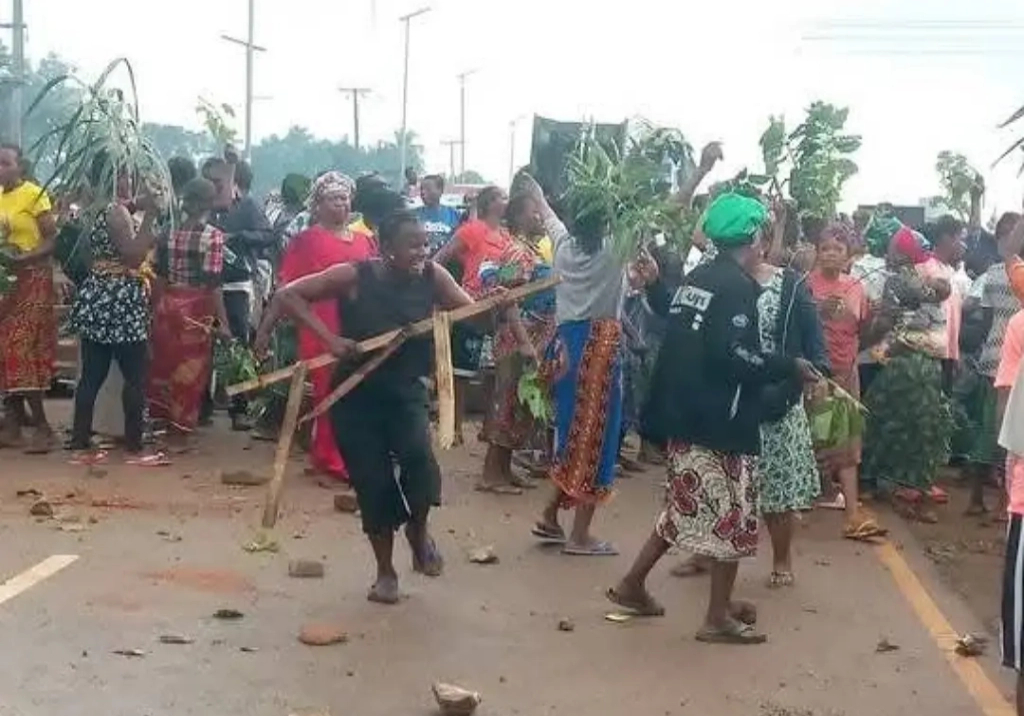 BREAKING: Protest breaks out in Makurdi as Agan women block federal highway over insecurity