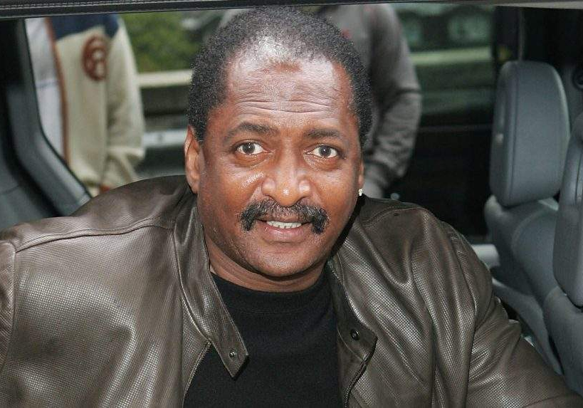 Beyoncé Snubbed by Country Music Awards: Mathew Knowles Defends
