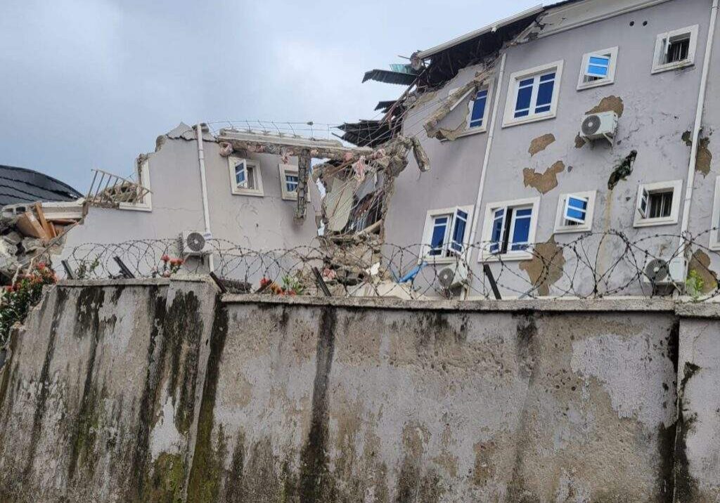 Building Collapses in Abuja's Kubwa, Trapping Residents Building Collapses in Abuja's Kubwa, Trapping Residents