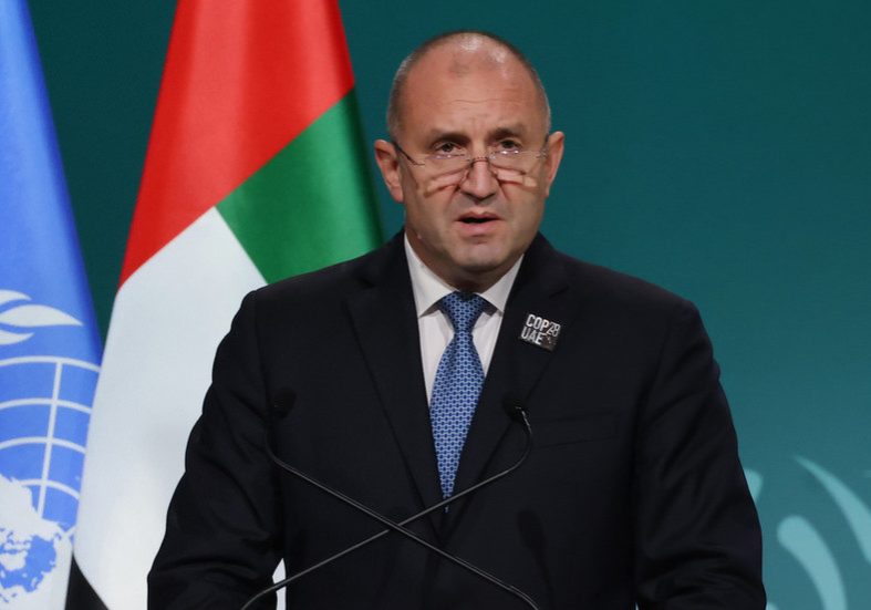 Ukraine aid critic quits as president of EU country — RT World News