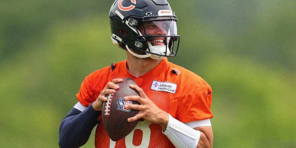Caleb Williams Shines in First Padded Practice with Chicago Bears Caleb Williams Shines in First Padded Practice with Chicago Bears