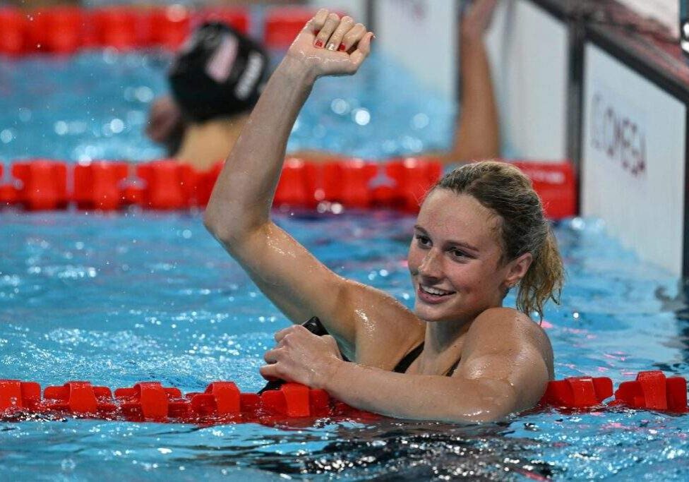 Canada's Summer McIntosh Wins Gold in 400m Individual Medley at Canada's Summer McIntosh Wins Gold in 400m Individual Medley at
