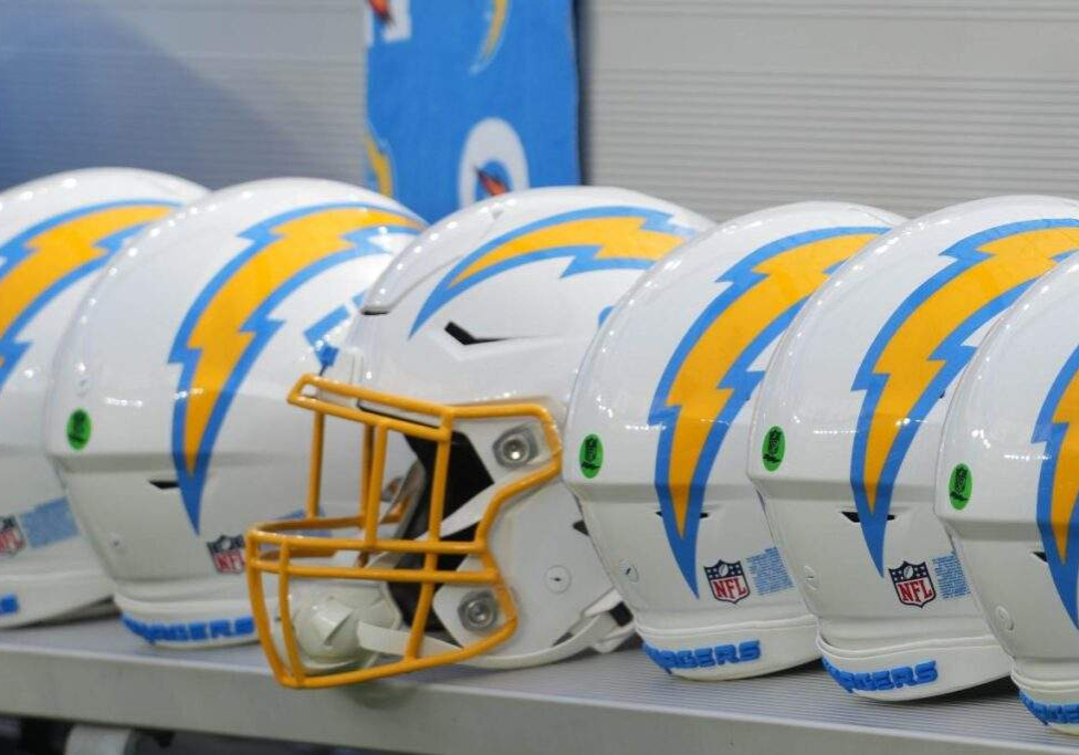 Chargers Players Trapped in Elevator, Rescued by Dallas Firefighters Chargers Players Trapped in Elevator, Rescued by Dallas Firefighters