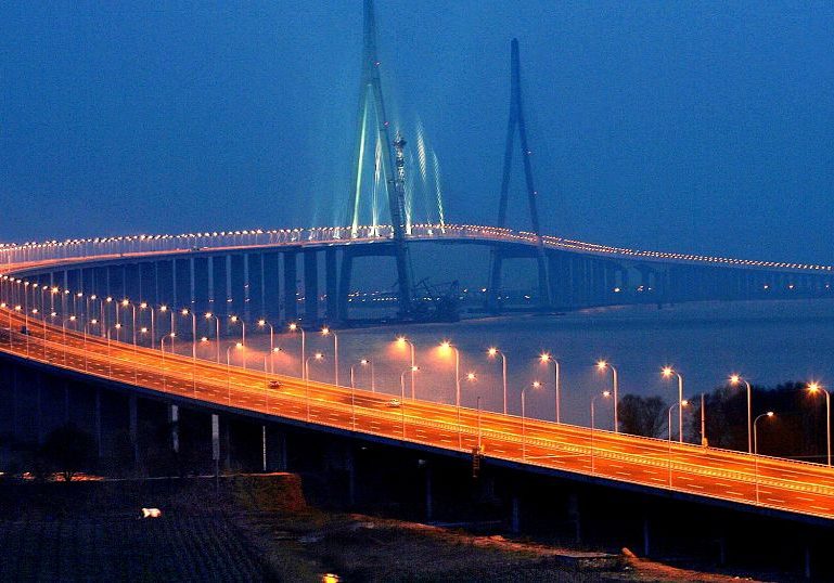World's tallest bridge opens to traffic in China's Guizhou province