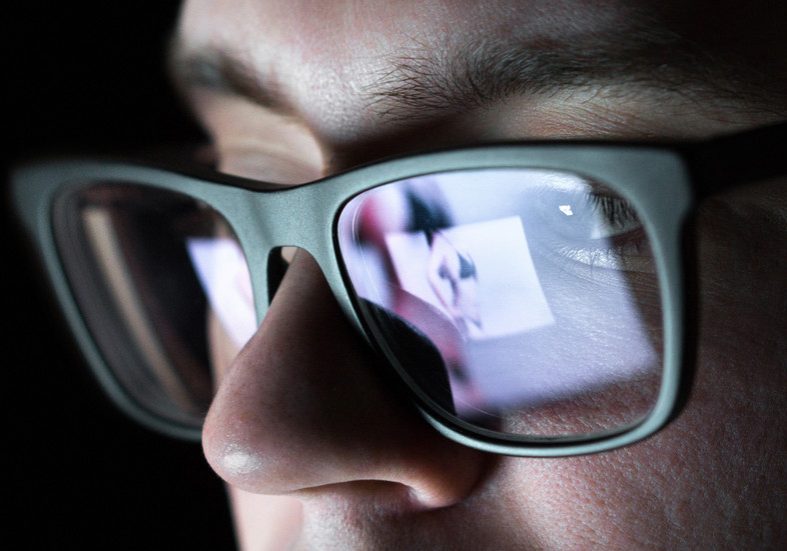 China expands obscene content ban to include messaging apps — RT World News