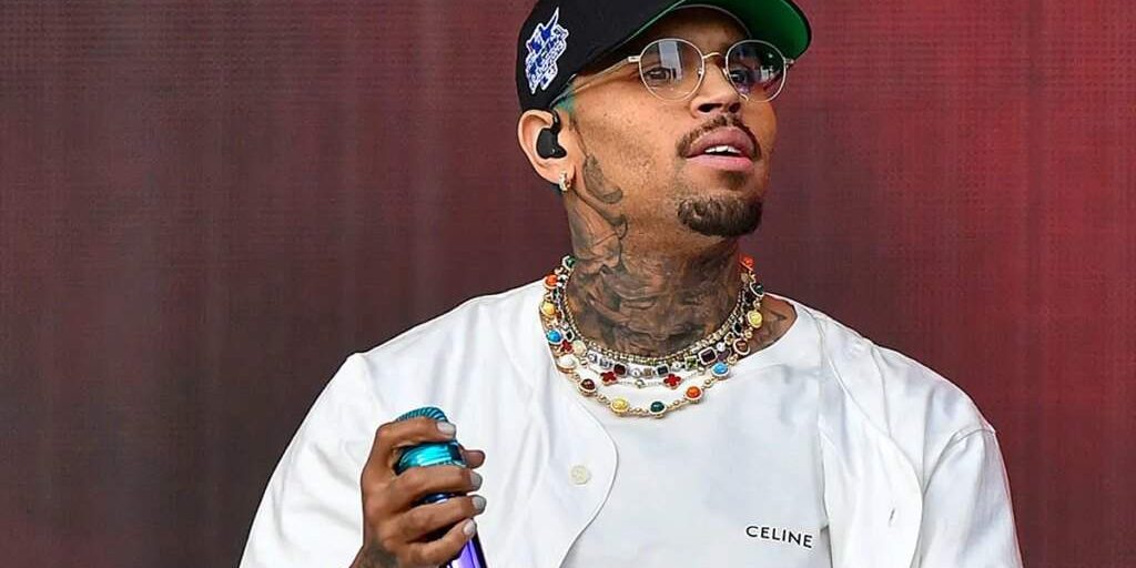 Chris Brown Calls Out Lookalike Artist for Impersonation Chris Brown Calls Out Lookalike Artist for Impersonation