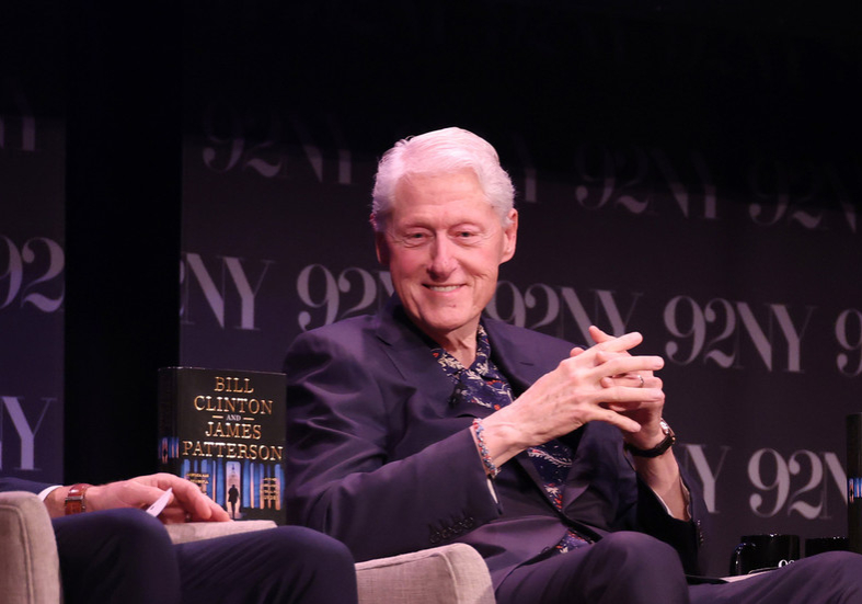 WSJ reveals Bill Clinton’s note to Jeffrey Epstein — RT World News