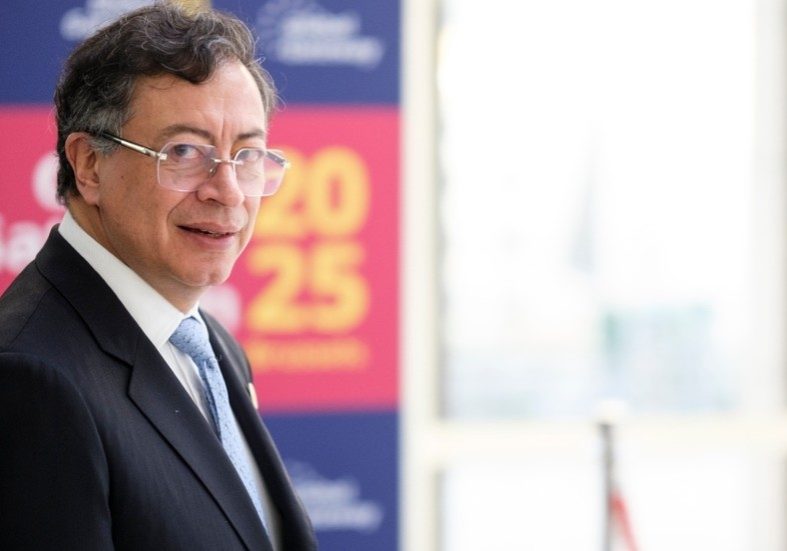 Colombian leader labels Trump ‘barbarian’ over Caribbean strikes — RT World News