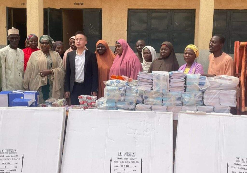 Construction firm distributes educational materials to Niger school pupils — Construction firm distributes educational materials to Niger school pupils —