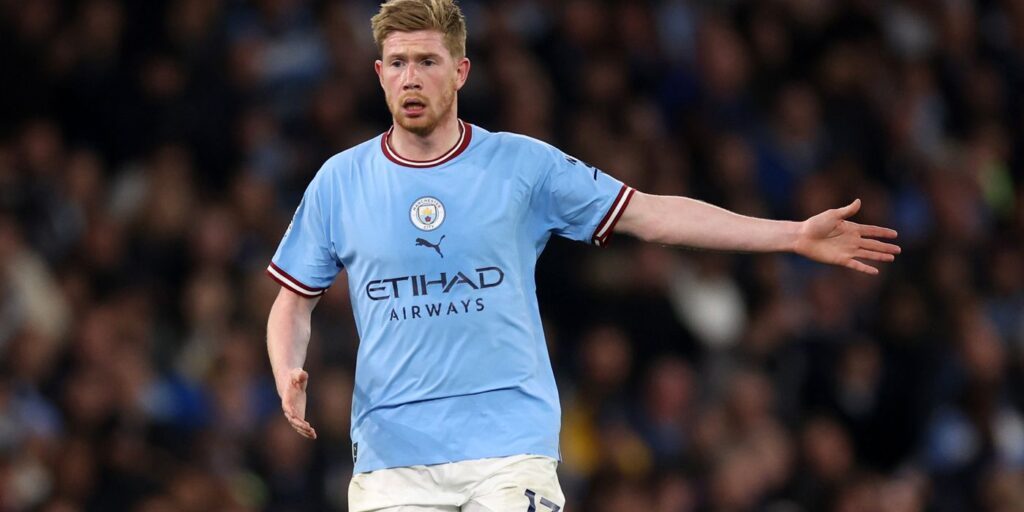 De Bruyne names only three players more talented than Hazard De Bruyne names only three players more talented than Hazard in the world