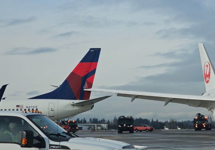 Delta, Japan airlines planes collide in US Delta, Japan airlines planes collide in US