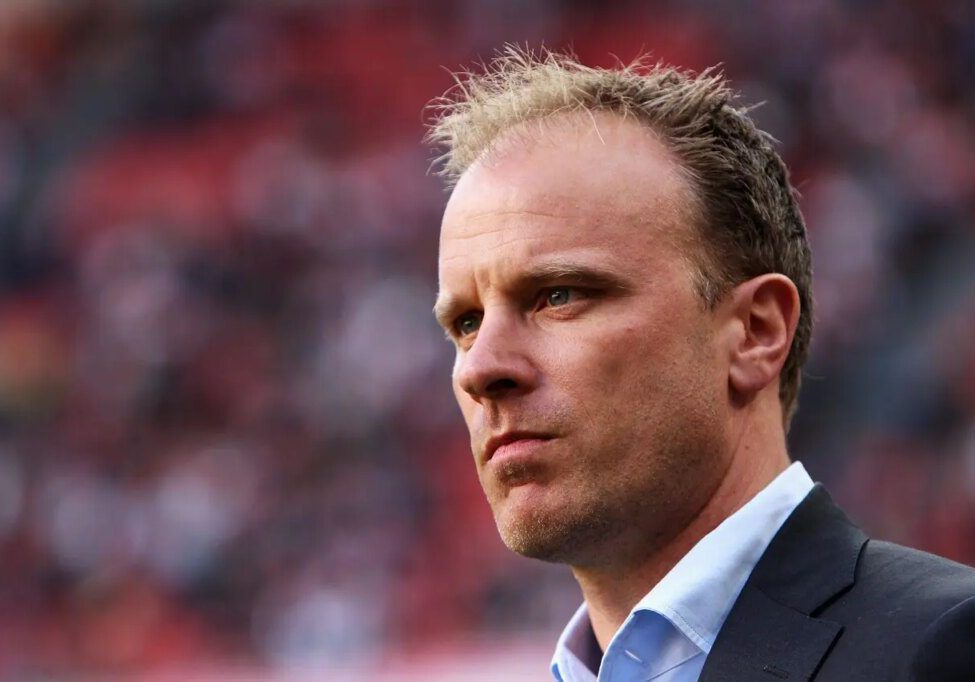 Dennis Bergkamp hints at coaching comeback as Arteta faces sack Dennis Bergkamp hints at coaching comeback as Arteta faces sack speculation
