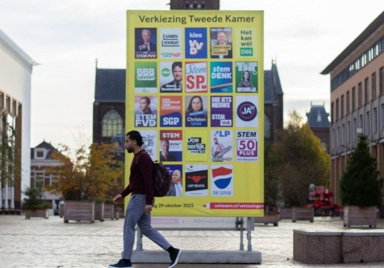 Pro-EU liberals and anti-immigration hardliners tied in extremely narrow Dutch election — RT World News