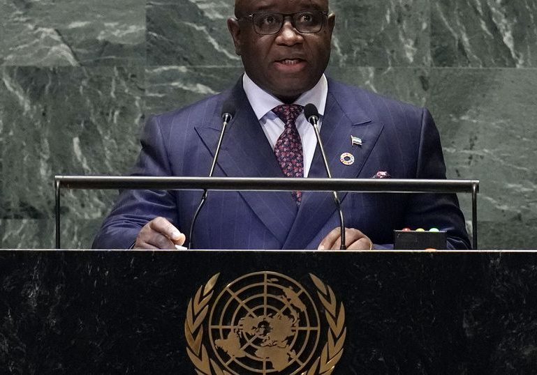 ECOWAS chief makes surprise visit to Burkina Faso