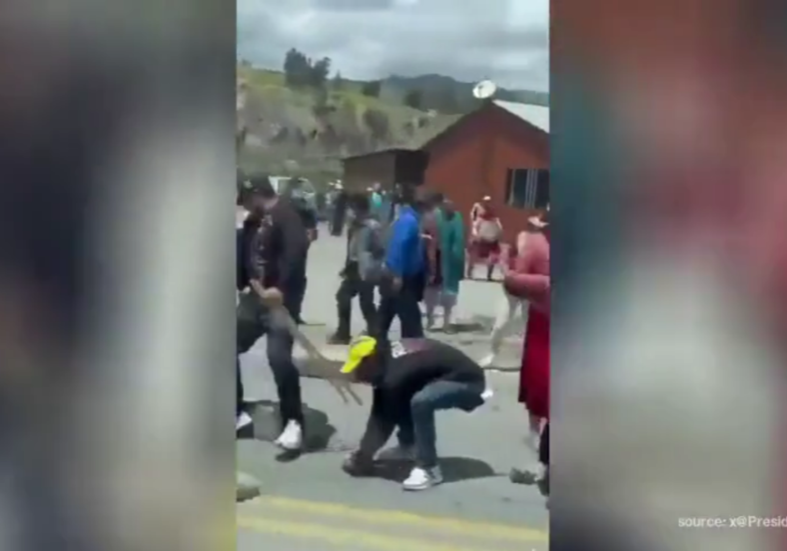 Ecuador president targeted in assassination attempt amid protests Ecuadorian president targeted in alleged assassination plot – minister (VIDEOS) — RT World News