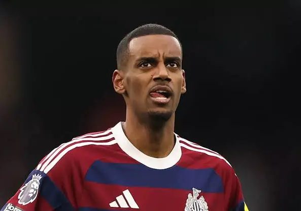 EPL: Howe keeps door open for Isak’s Newcastle return