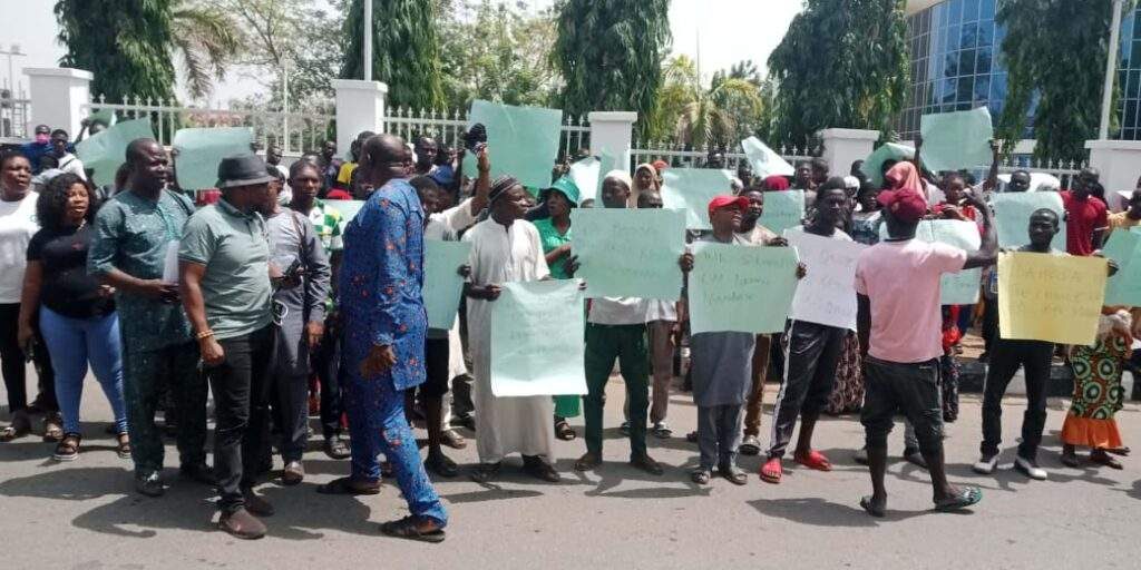 Edo APC members besiege national secretariat declare Okpebholos victory unlawful Edo APC members besiege national secretariat declare Okpebholos victory unlawful