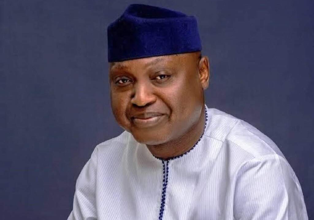 Ekiti Oyebanji swears in new council chairmen Ekiti Oyebanji swears in new council chairmen
