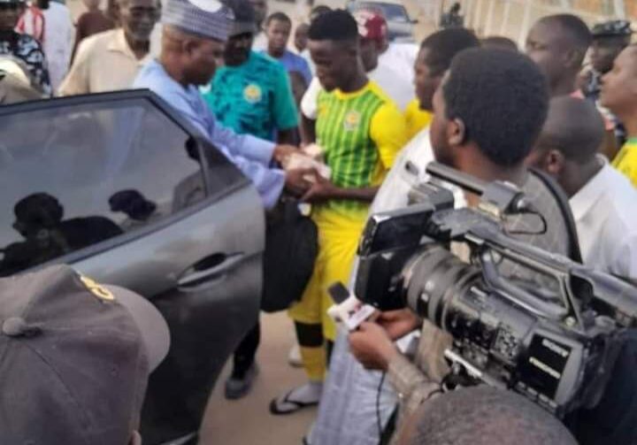 El Kanemi Warriors chief doles out cash gift to Abubakar Bukola El Kanemi Warriors chief doles out cash gift to Abubakar Bukola