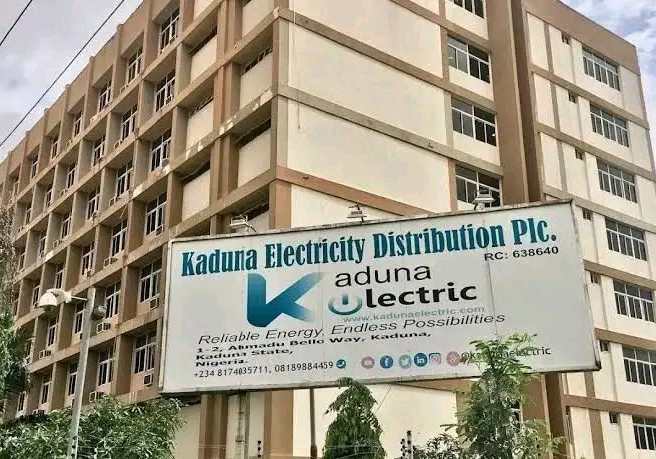 Electricity workers begin indefinite strike over planned mass layoffs Electricity workers begin indefinite strike over planned mass layoffs
