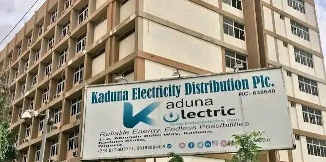 Electricity workers begin indefinite strike over planned mass layoffs Electricity workers begin indefinite strike over planned mass layoffs