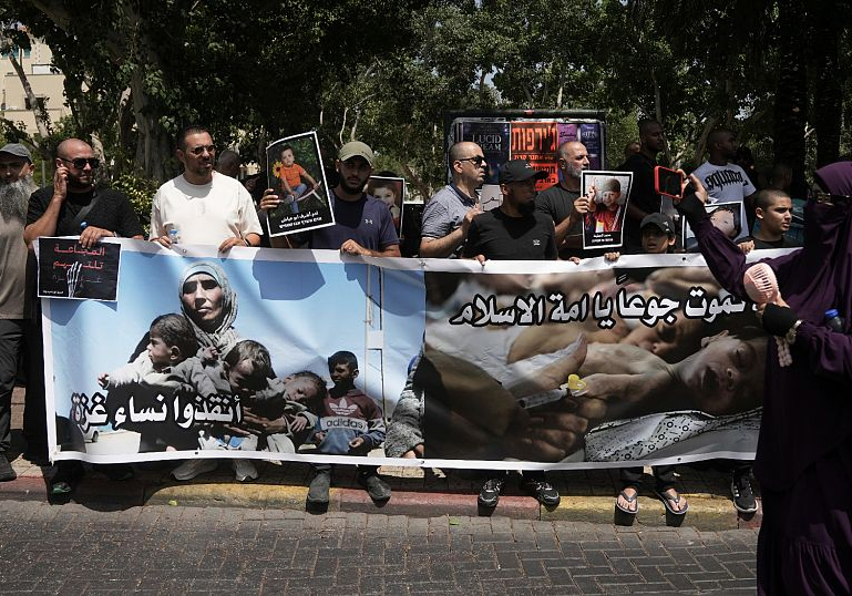 Protesters in Jaffa demand humanitarian aid for Gaza, end to war