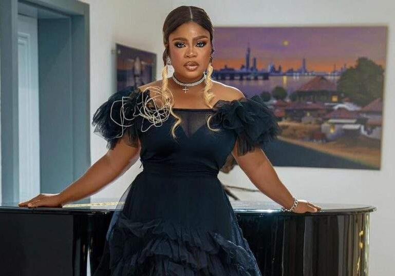 Eniola Ajao Apologizes for Naming Bobrisky Best Dressed Female at Eniola Ajao Apologizes for Naming Bobrisky Best Dressed Female at