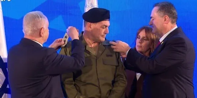 Eyal Zamir promoted to lieutenant general as IDF chief handover Eyal Zamir promoted to lieutenant general as IDF chief handover ceremony begins